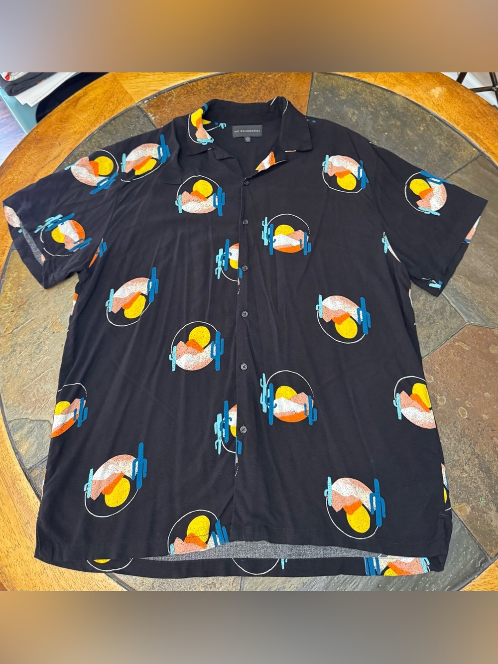 No Boundaries Black Short-Sleeve Button-Up Shirt with Desert Circle Print
